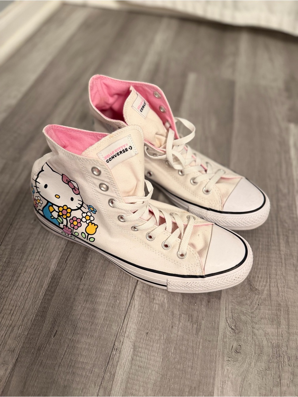 Hello Kitty Converse